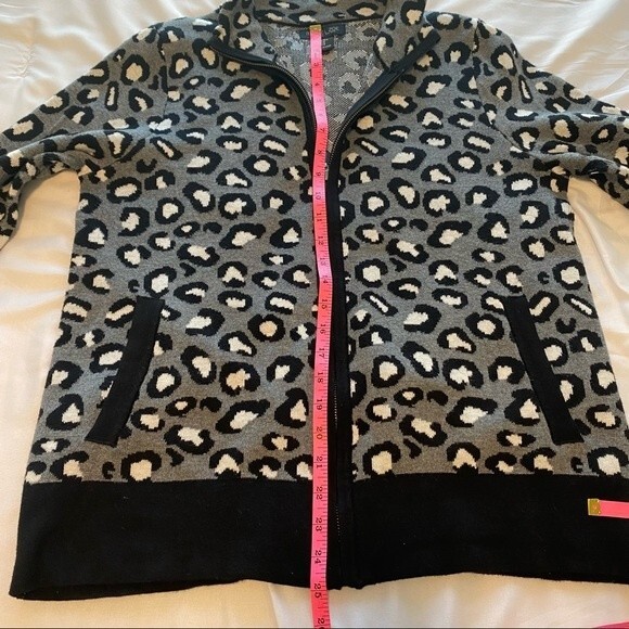 Rachel Zoe Black Silver Gray Animal Print Zip Front 2 Pocket Sweater Jacket M - Picture 11 of 14